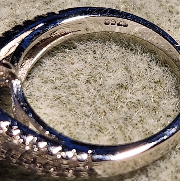 Trillion blue stone ring - Picture 2 of 5